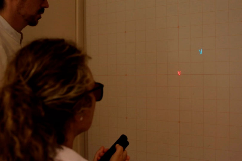 Paciente realizando la prueba de Lancaster.